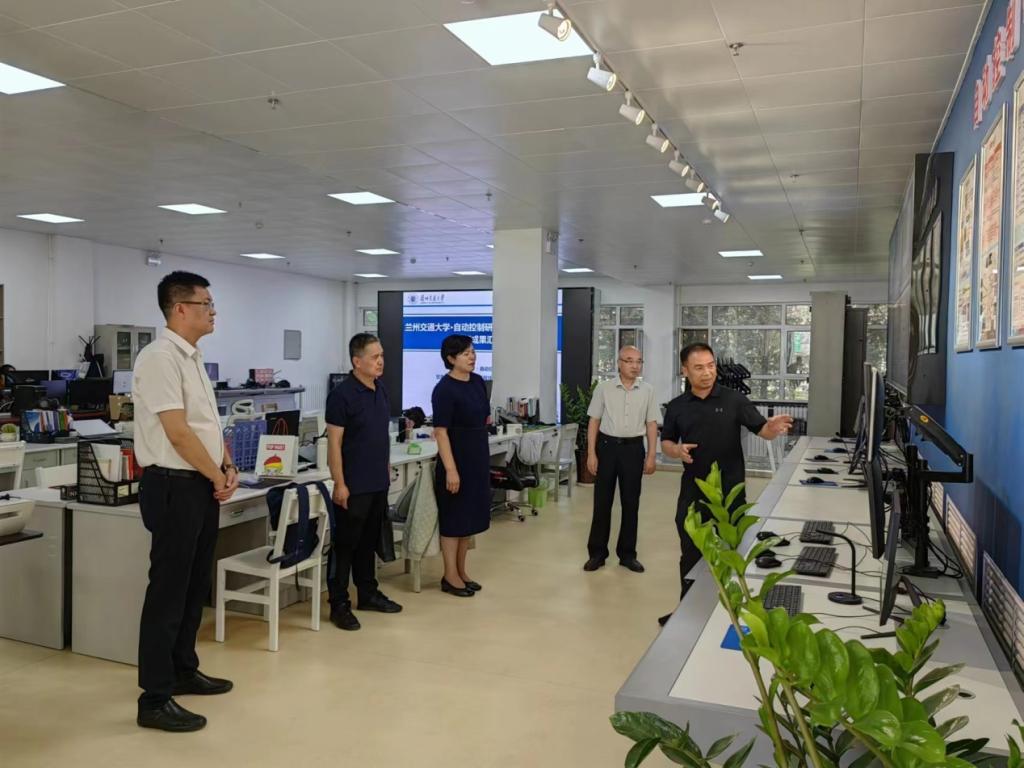 省政协调研组到我校开展人才工作专题调研