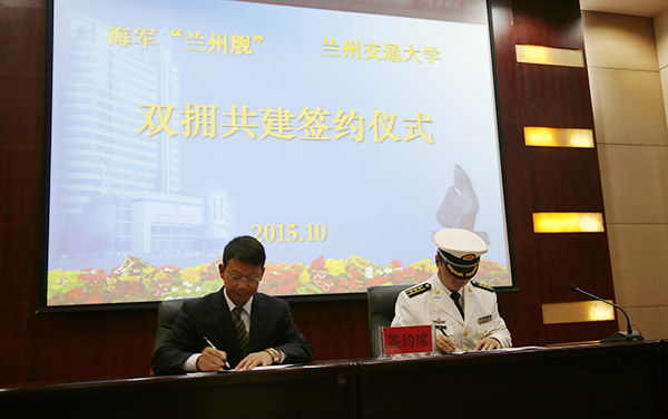 南海舰队某部政治部副主任张立松来校作海洋安全形势报告