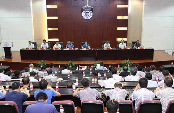 学校召开中层干部会议 安排部署新学期主要工作