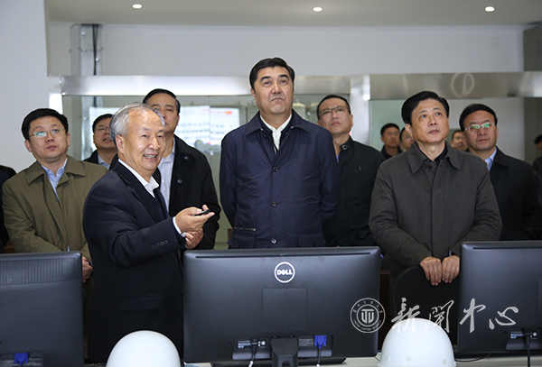 “把论文写在大地上”