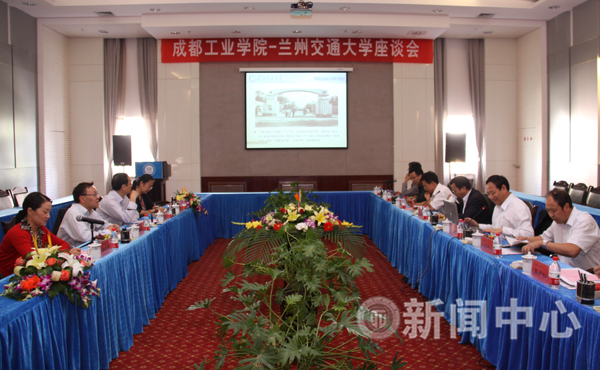 成都工业学院党委书记刘黎一行访问我校