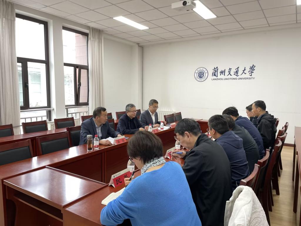 学校召开民主党派、无党派人士“参政为公、实干为民”主题教育启动会