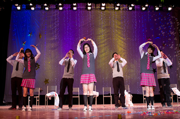 经管学院举办晚会祝福祖国