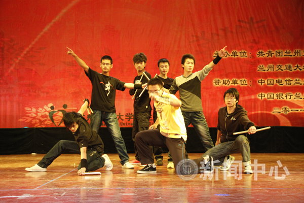 第九届社团文化巡礼月开幕式暨迎新晚会举行