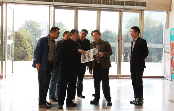 副校长党建武视察校园环境文化建设工作