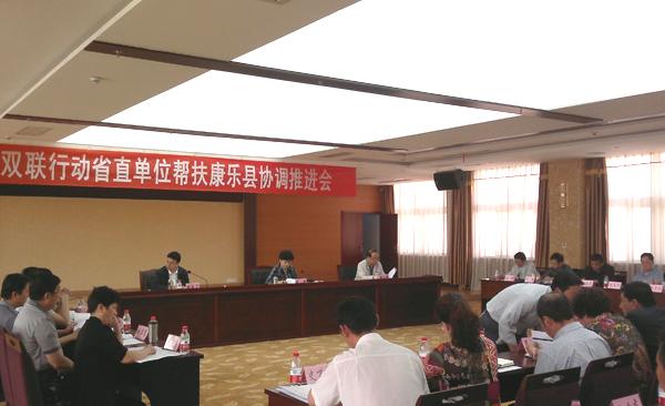 杨子江校长看望我校“双联”驻村人员