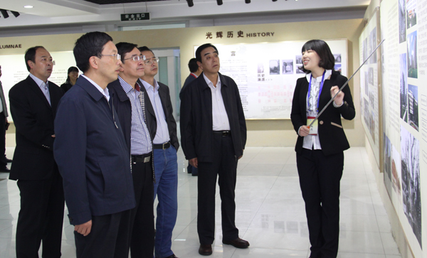 校庆专题：校史馆改造完工开展 校领导及广大师生参观