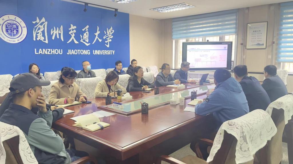 校领导深入网络信息中心调研指导工作