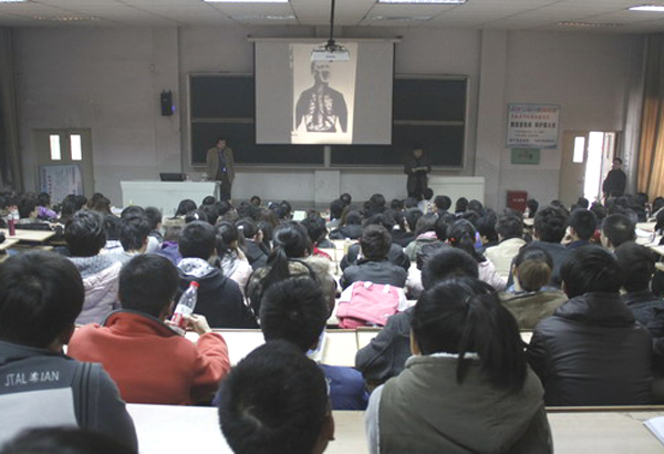 清华大学教授温海成应邀来校讲学