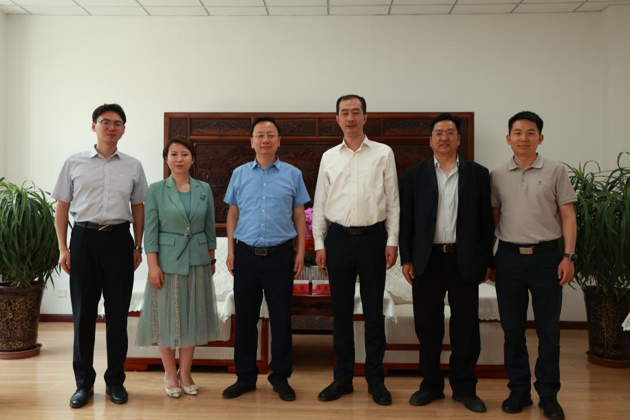 兰州市科协领导来我校慰问优秀科技工作者