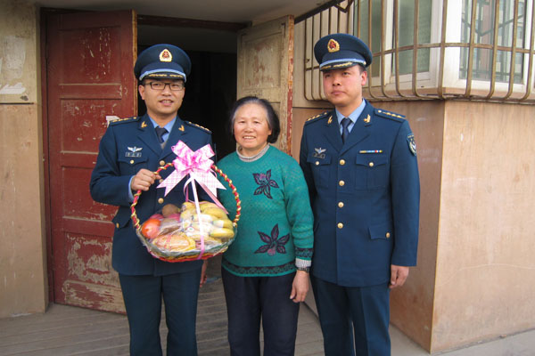 电信学院携手94159部队开展互助活动