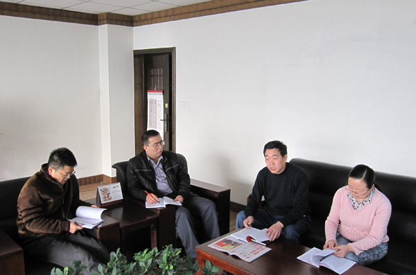 机关二总支党员干部深入学习十八大精神