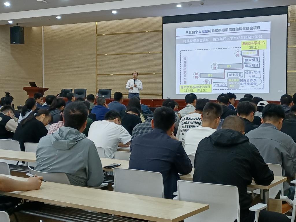 燕山大学教授来校开展学术交流