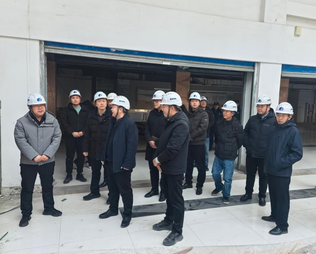 校领导开展寒假前校园安全大检查