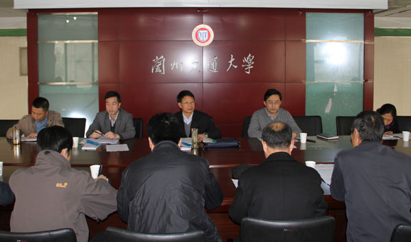 学校召开研究生教育综合改革研讨会