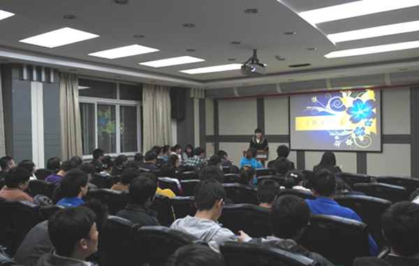 电信学院举办“我的中国梦，凝聚青年心”主题演讲比赛