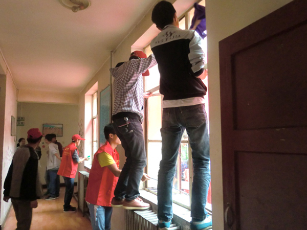 机电学院赴敬老院开展慰问演出活动