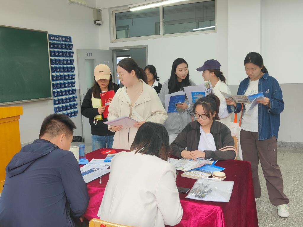 我校举办【宏志助航▪职引未来】兰州交通大学2024届毕业生文理、经管、艺术类专场双选会