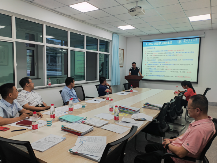 学校举行2022年创新创业基地建设答辩会