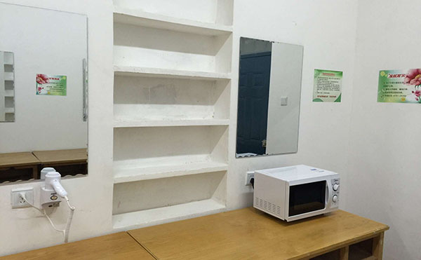 我校学生公寓管理中心公寓服务站投入试运行