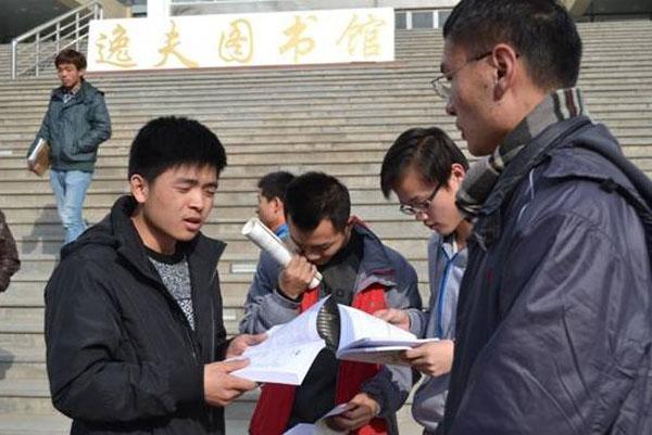 “走进哲学”高校校园巡展活动在我校举行