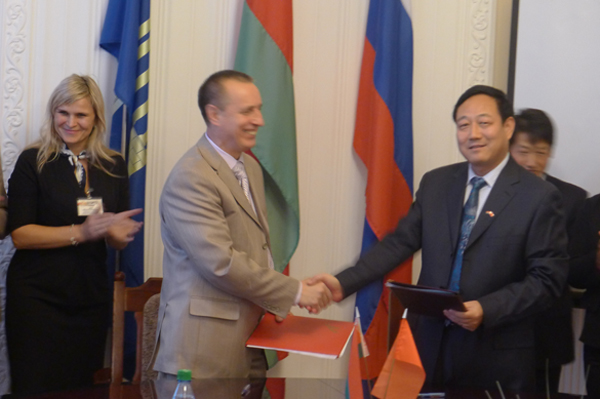 校长任恩恩应邀访问白俄罗斯—俄罗斯大学