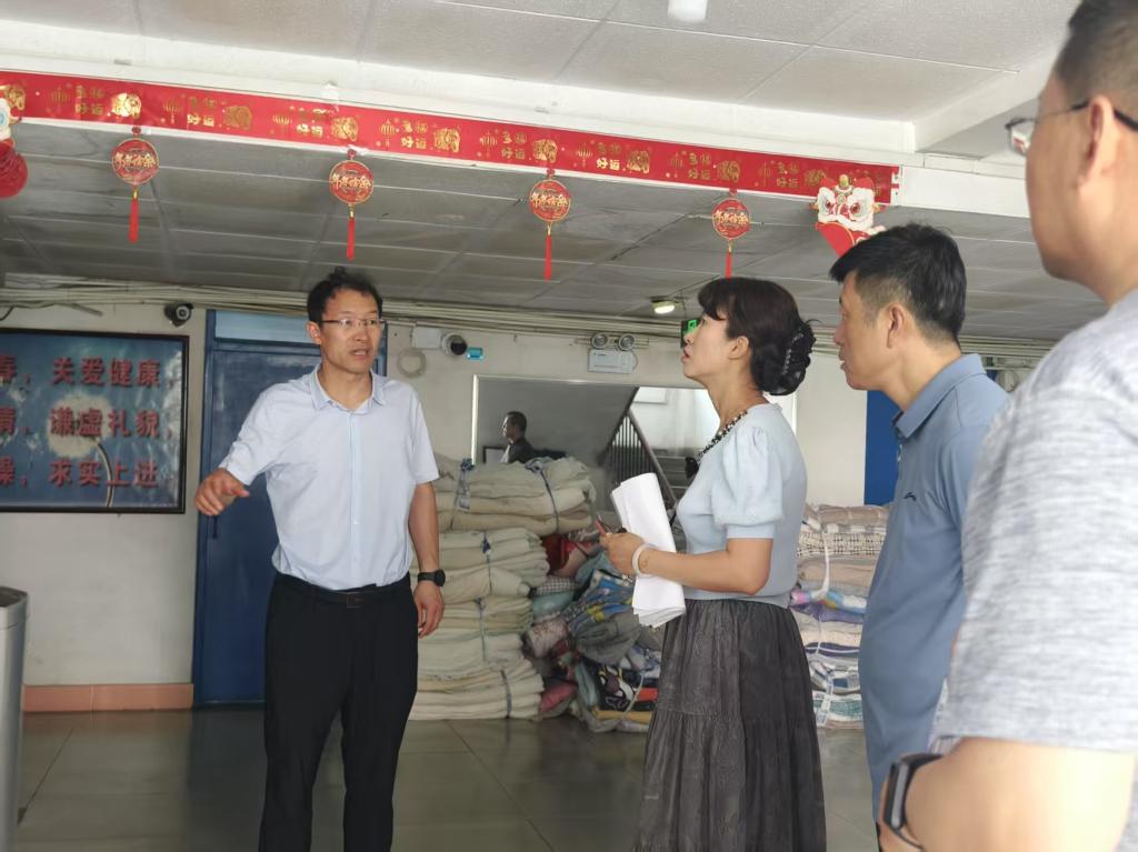 校领导深入学生公寓检查指导毕业生离校工作