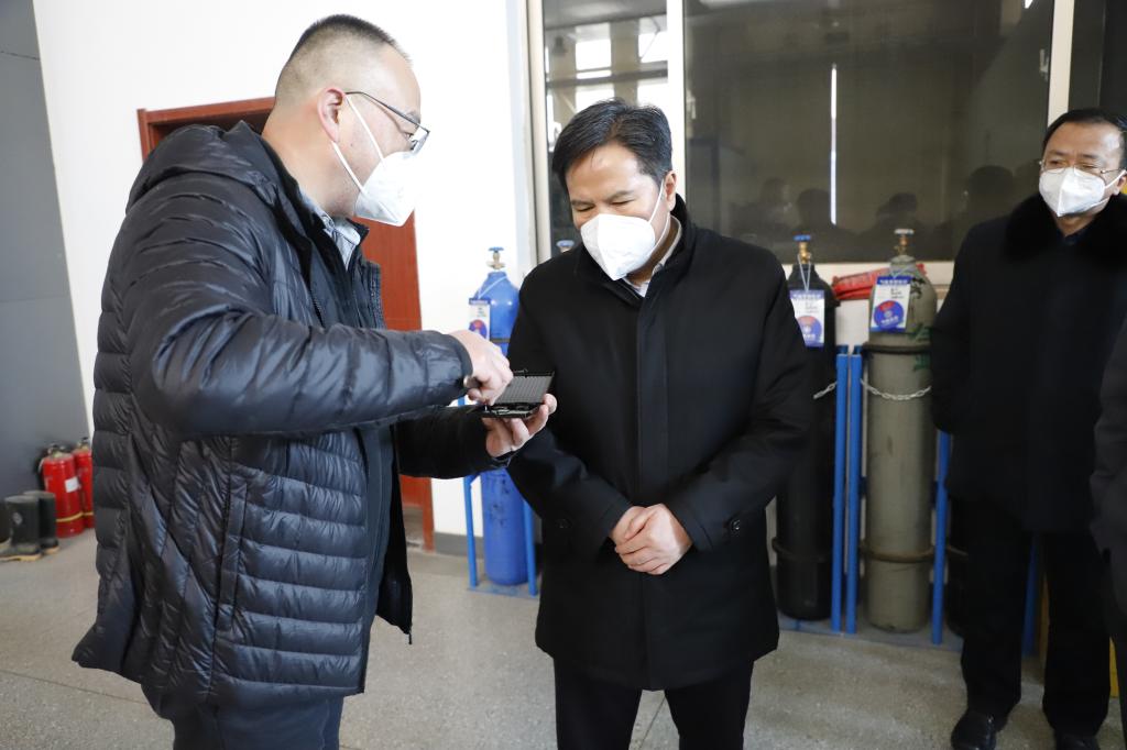 学校领导督导检查岁末年初校园安全工作