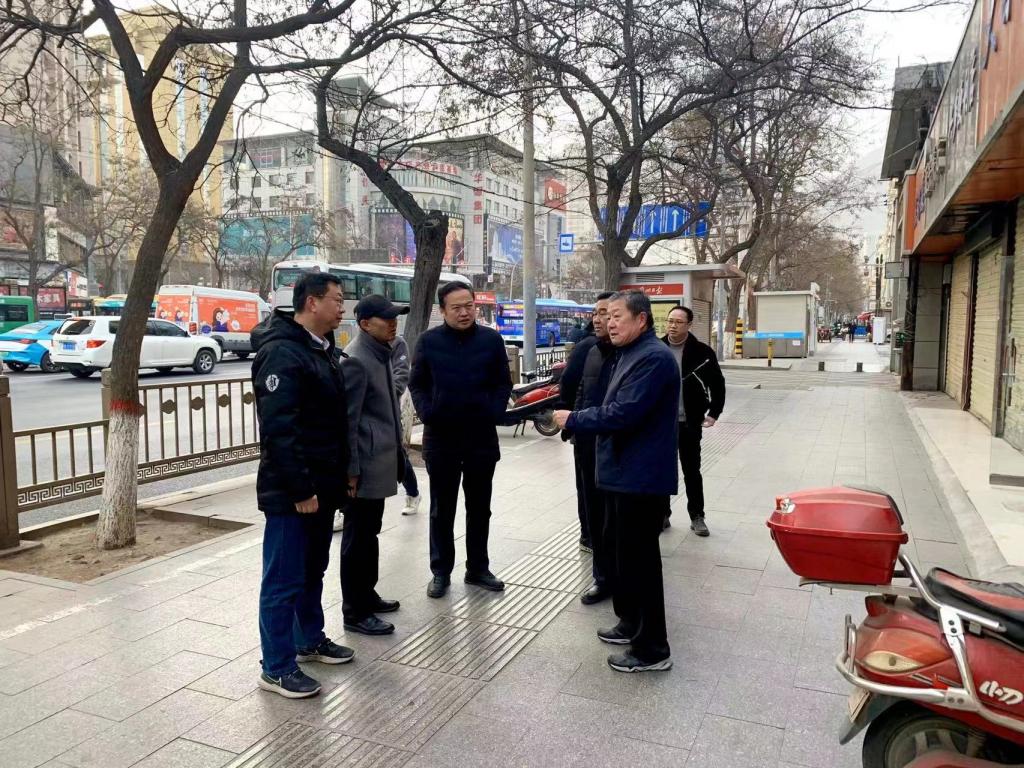 校领导深入资产经营公司检查房屋安全工作