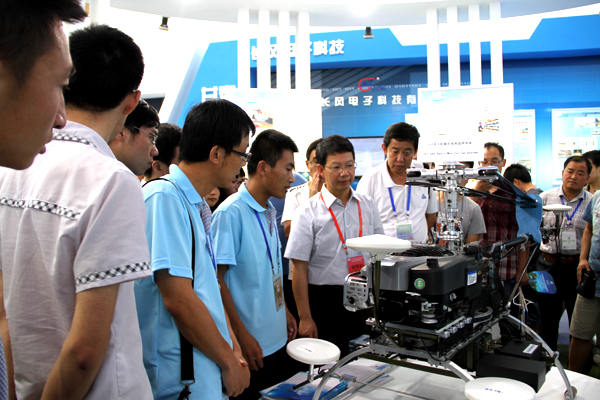 学校组织研究生参观第二十届兰洽会