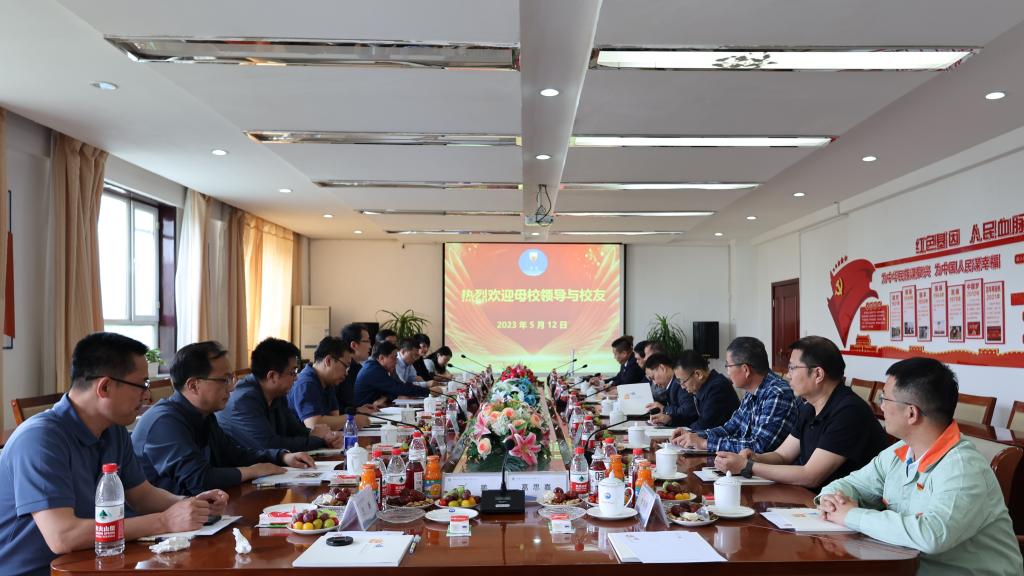 校长李引珍一行赴新疆访企拓岗、看望校友