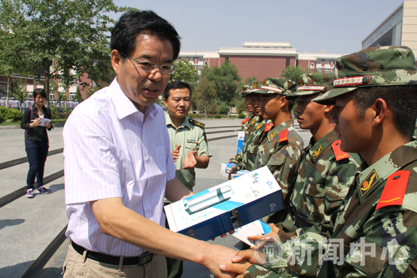 俞建宁书记视察军训工作