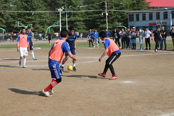 我校校园五人制足球四级联赛闭幕