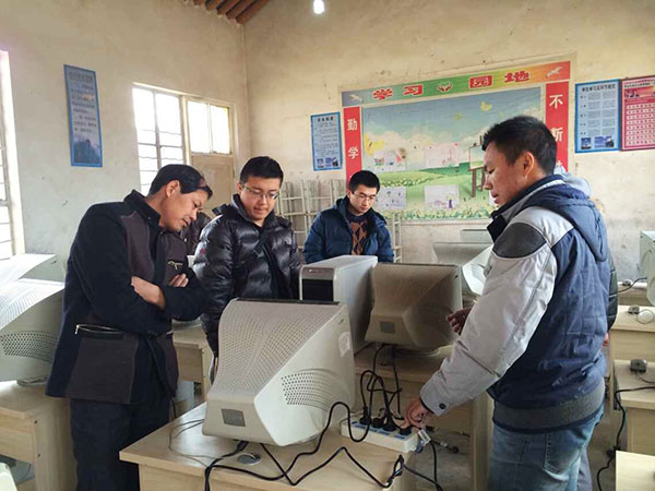 “双联”第十一组为联系村解难题办实事