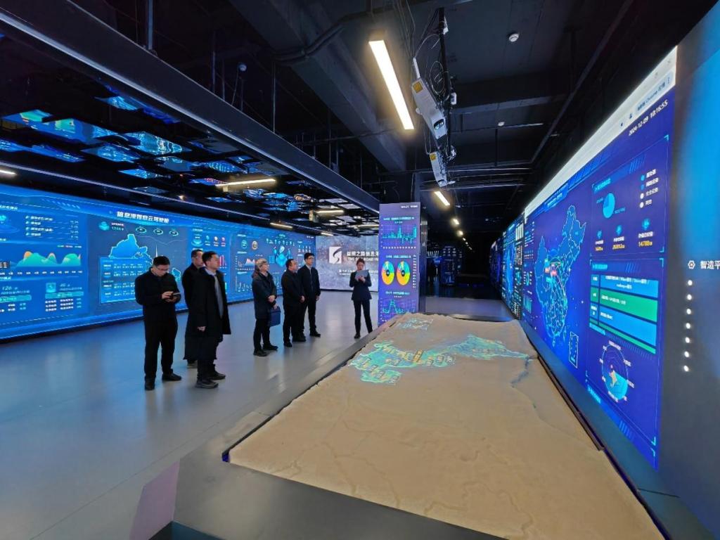 校领导率队赴丝绸之路信息港股份有限公司开展调研