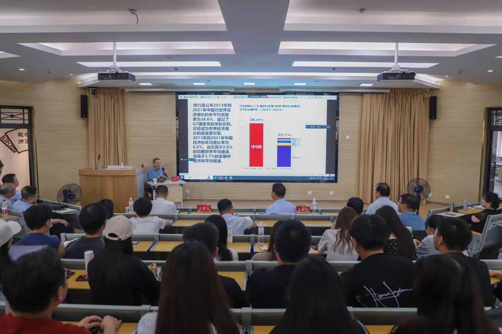 中国人民大学黄卫平教授来我校经济管理学院开展学术交流