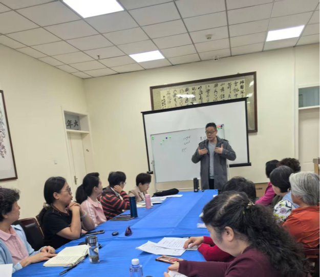 银龄诵经典 书香润晚晴——兰州交通大学老年大学开设经典诵读课
