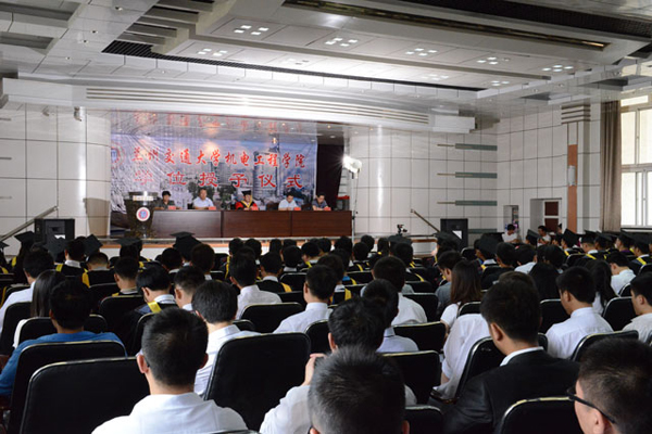 机电学院举行本科毕业生学位授予仪式