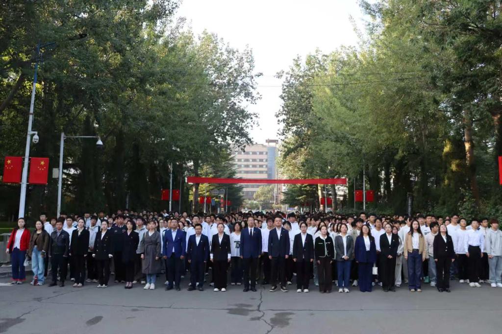 兰州交通大学举行2026国庆升国旗仪式