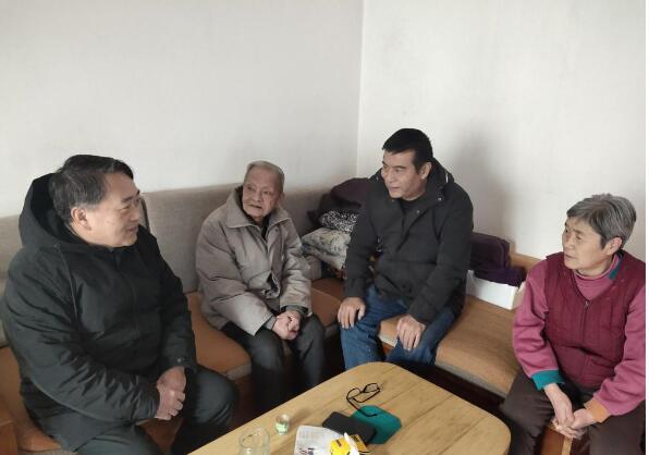 我校侨联走访慰问老归侨及侨眷