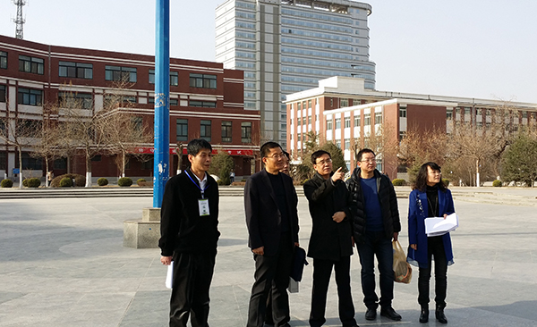 常务副校长李引珍带队巡视开学初补考工作
