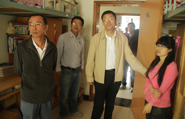 学工风采：自动化学院领导班子深入宿舍了解学生情况