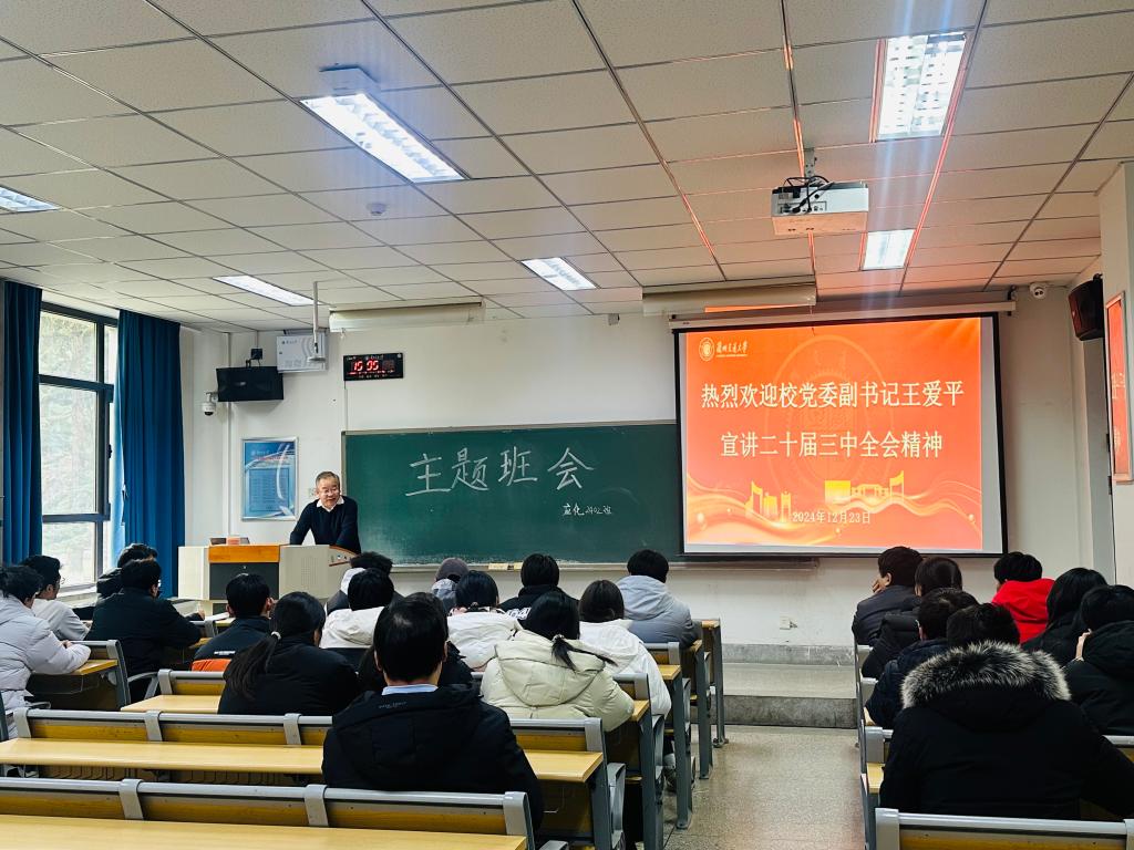 校领导密切联系学生 开展“七进”工作