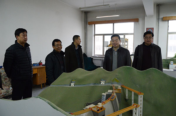 副校长党建武深入我校国家级实验教学示范中心开展调研