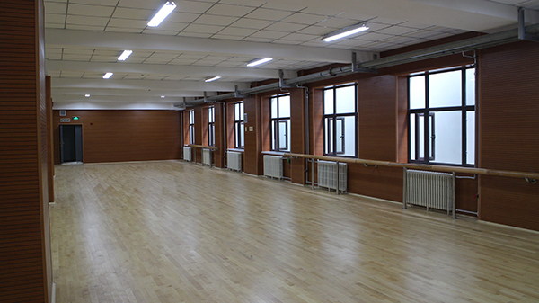 我校地下体操教室投入使用