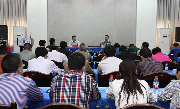 西北师大何继龄教授为机关二、三总支作辅导报告