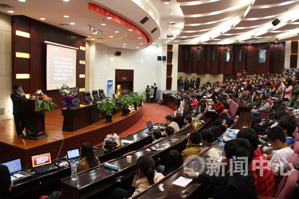 著名学者熊培云来我校讲学