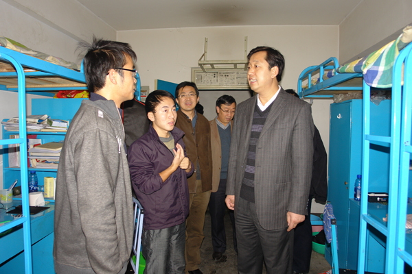 副校长马军党检查学生公寓管理与建设工作