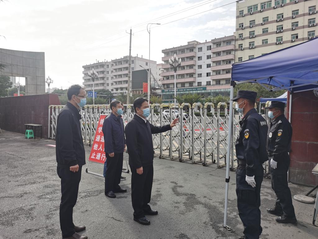 校党委书记狄生奎深入一线督导检查疫情防控工作