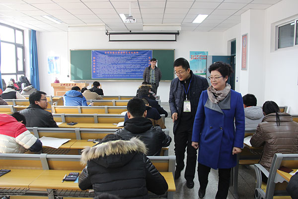 校领导巡视检查期末考试工作